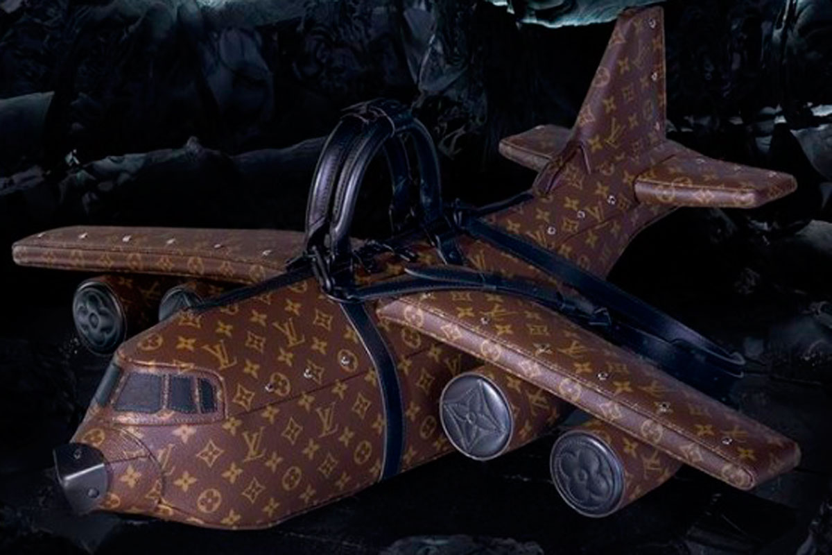 A precio de viaje avioneta: así es el bolso más 'viajero' de Louis