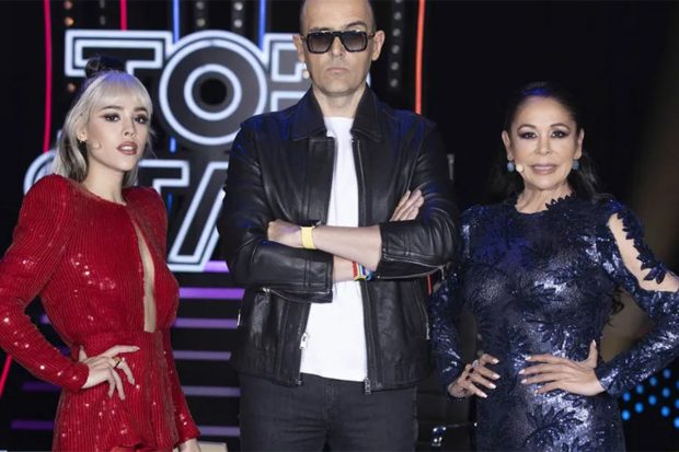 Danna Paola, Risto Mejide e Isabel Pantoja en una imagen promocional de 'Top Star: ¿cuánto vale tu voz?./Mediaset