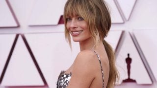 Margot Robbie ha vuelto al flequillo, esta vez desfilado / Gtres