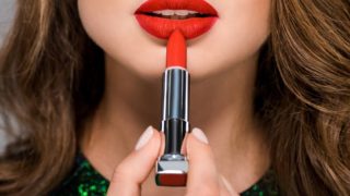 Descubre los labiales rojos para regalar en el Día de la Madre