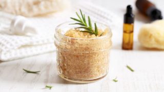 Descubre los ingredientes con los que hacer un exfoliante corporal casero