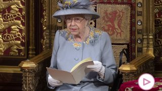 La reina Isabel durante la lectura del discurso / Gtres