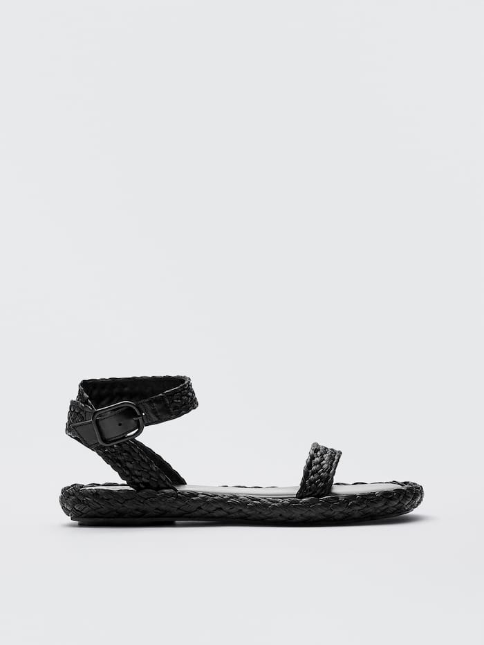Estas sandalias de Massimo Dutti son una copia exacta de las Dior de 800 euros