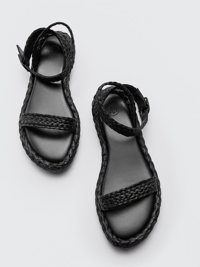 Red de comunicacion Insignificante herida Estas sandalias de Massimo Dutti son una copia exacta de las Dior de 800  euros