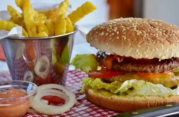 4 maneras de celebrar el Día Internacional de la Hamburguesa,