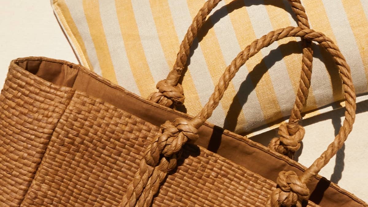 Zara Home: la cesta trenzada, el bolso para la compra, ir a la playa o el portátil