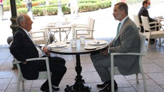 El rey Felipe y Rebelo de Sousa durante el almuerzo / Gtres