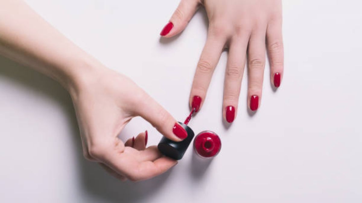 Esmalte de uñas semipermanente: trucos para hacer que dure más