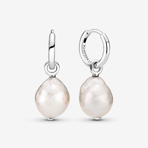 Pandora tiene los pendientes de perlas únicos y exclusivos de los que te enamorarás