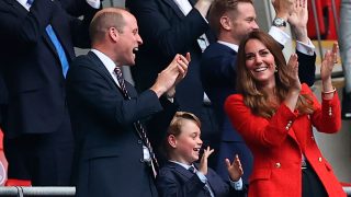 Los duques de Cambridge han disfrutado del fútbol junto a su hijo George / Gtres