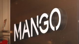 En Mango tienes las camisetas más de moda al mejor precio