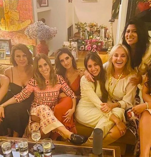Sara Carbonero disfruta de un plan de verano con amigos./Instagram @samara_losada_