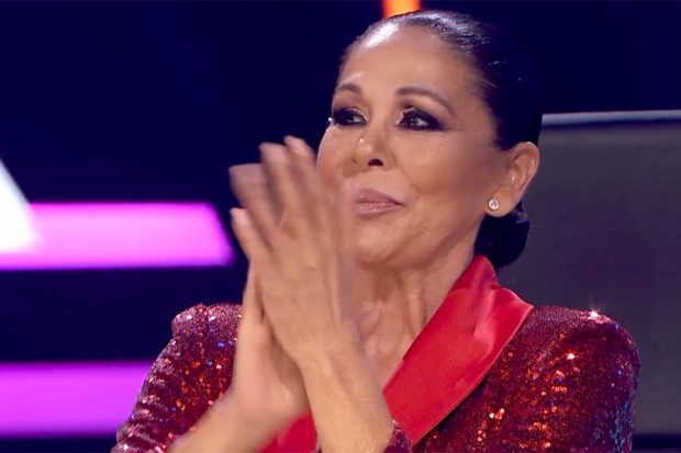 Isabel Pantoja emocionada en la última emisión de 'Top Star: ¿cuánto vale tu voz?'./Telecinco
