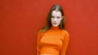 La falda ‘grunge’ que triunfó en los 90 vuelve rebajada a Zara