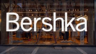 Descubre la mejor falda de todas que vende Bershka por menos de diez euros