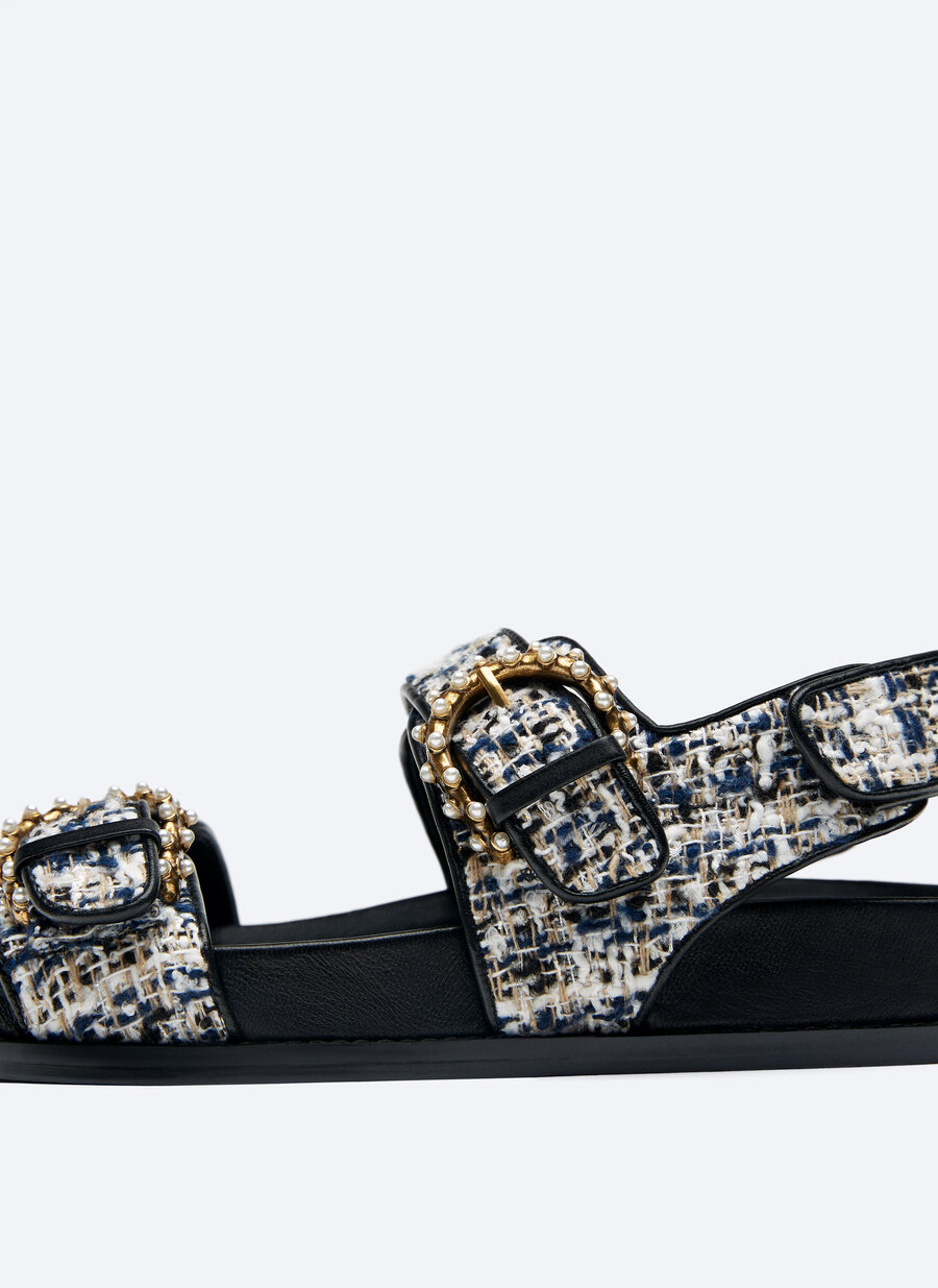 Uterqüe convierte en joya las sandalias más feas de Chanel de 2.500 euros