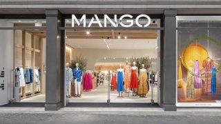 Mango rebaja el vestido tendencia de Tamara Falcó y se convierte en el más vendido de todos