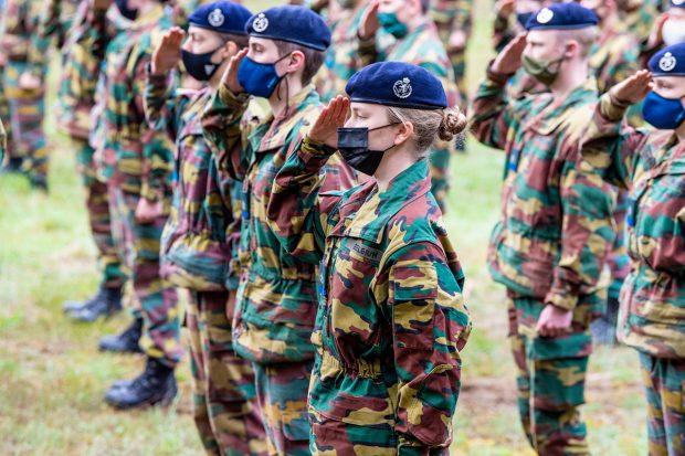 Elisabeth de Bélgica durante el entrenamiento militar./Gtres