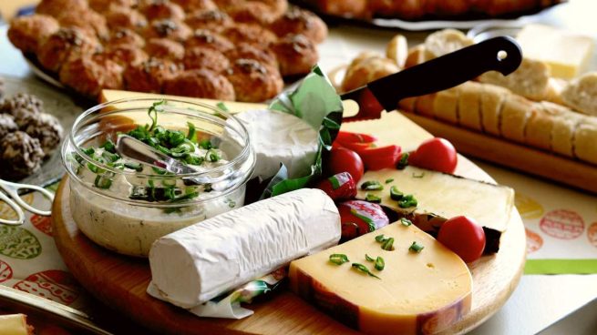 3 propuestas para disfrutar del queso en verano Cheese-4731862_1920-655x368