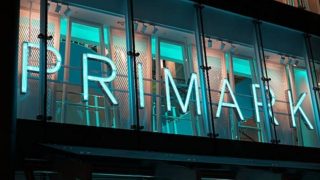 Descubre cómo son los tejanos sostenibles de Primark que ya venden en España