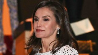 El polémico bolso rosa de Letizia de 800 euros tiene una versión low cost en Bershka