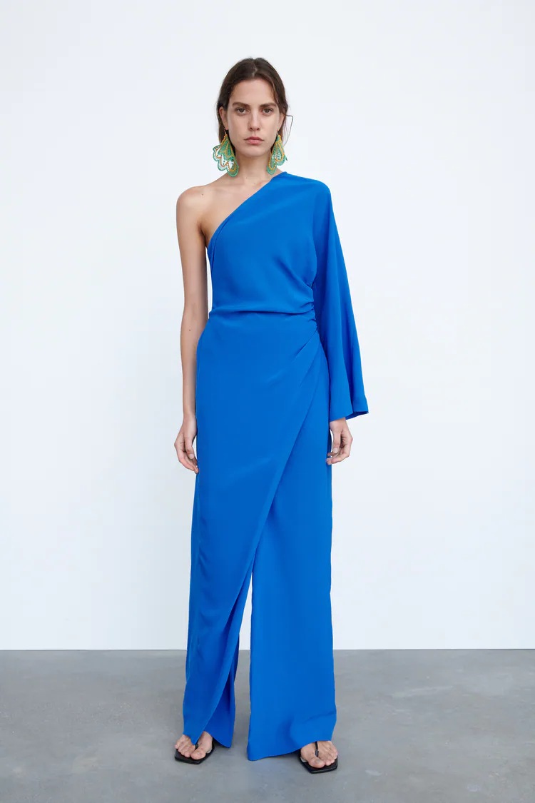Zara presenta una de vestidos de fiesta inspirados en diseños de Valentino