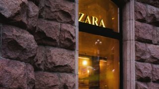 Zara presenta una colección de vestidos de fiesta inspirados en diseños de Valentino