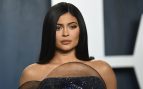 Mango arrasa con el clon del vestido negro de Kylie Jenner: la opción más elegante para tus cenas este verano