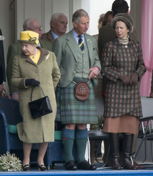 La reina Isabel II, el príncipe Carlos y la princesa Ana en una imagen de archivo./Gtres