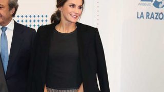 La Reina Letizia suele apostar siempre por faldas midi