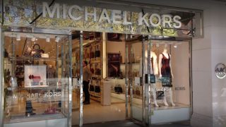 El Corte Inglés tira de gangas con estos bolsos de Michael Kors al 60% de descuento