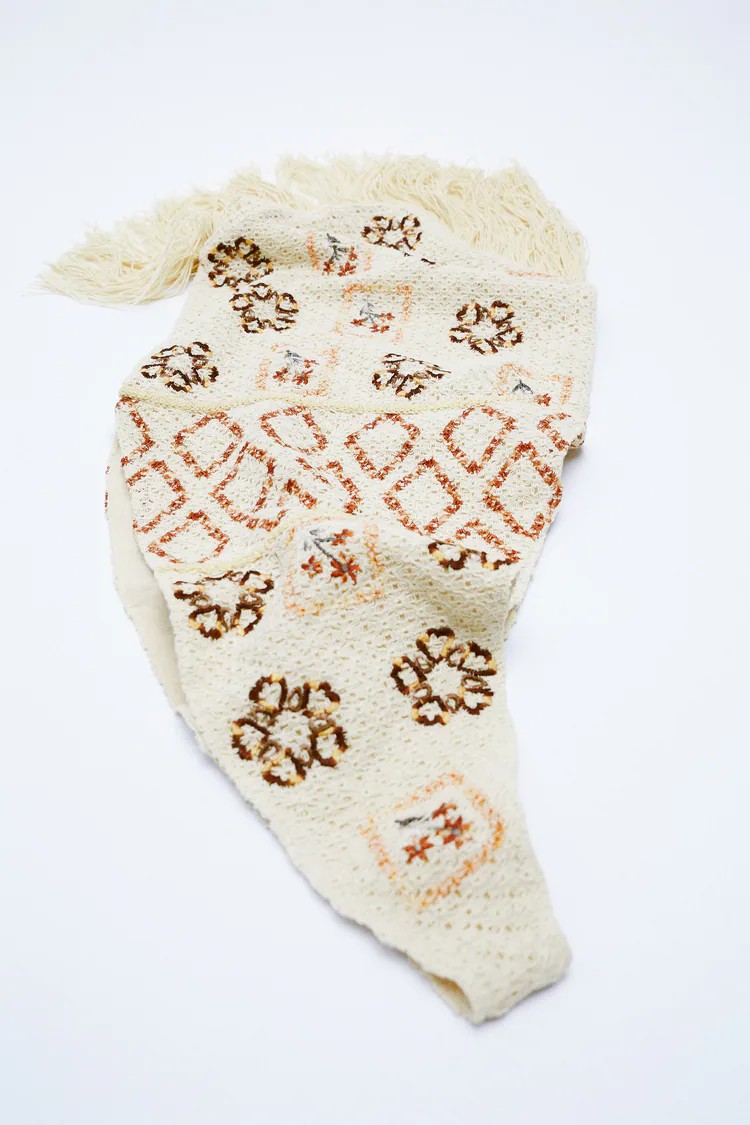 La Maxi Saca de flecos y de crochet son los bolsos de Zara más originales para el otoño