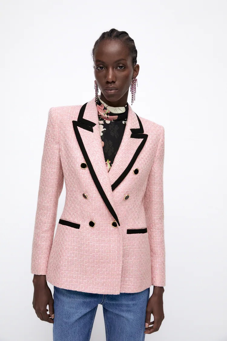 Zara rescata un traje Chanel de los años 90 y lo convierte en la blazer más vendida este otoño