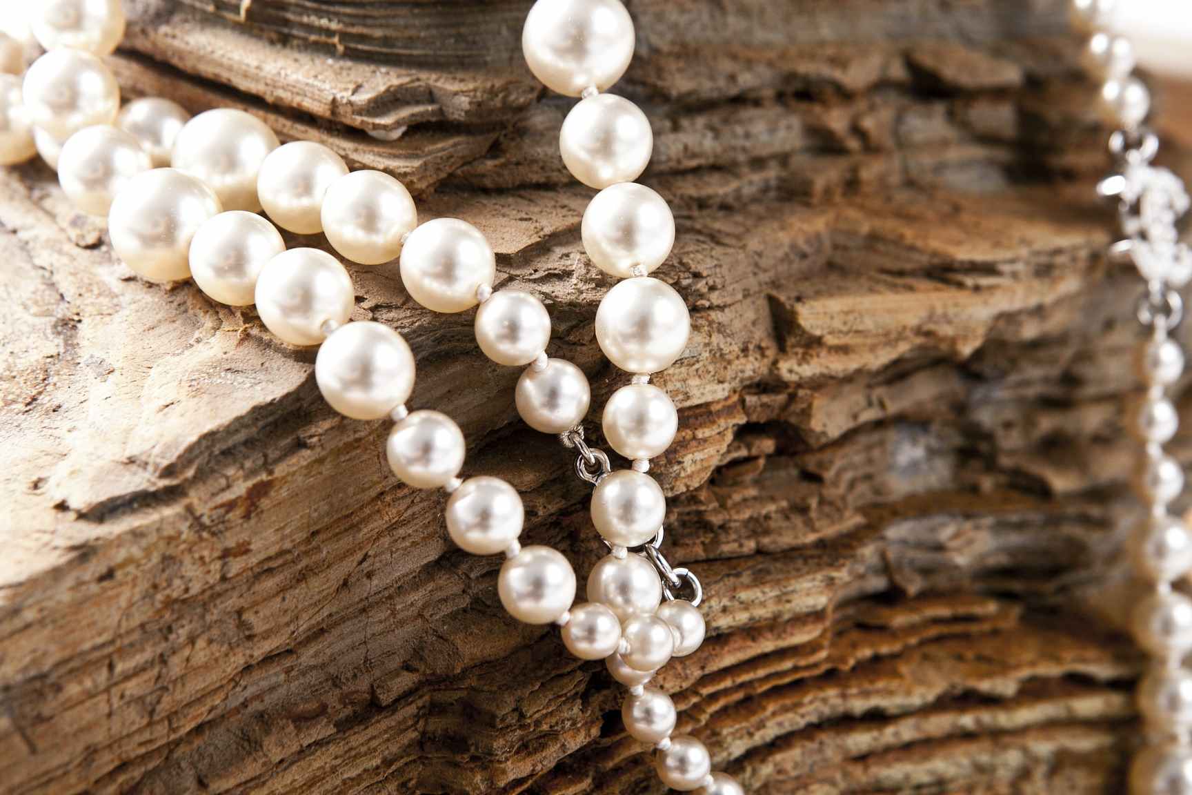 You Will Want To Fill Your Clothes With Pearls In Hair Accessories You Will Want To Fill Your Clothes With Pearls In Hair Accessories
