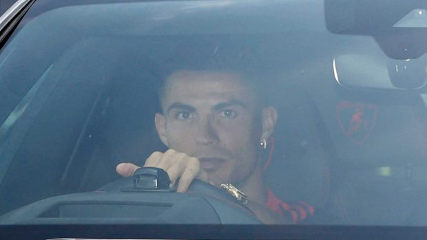 Cristiano Ronaldo, llegando a los entrenamientos con el Manchester United en este flamante Lamborghini / Gtres