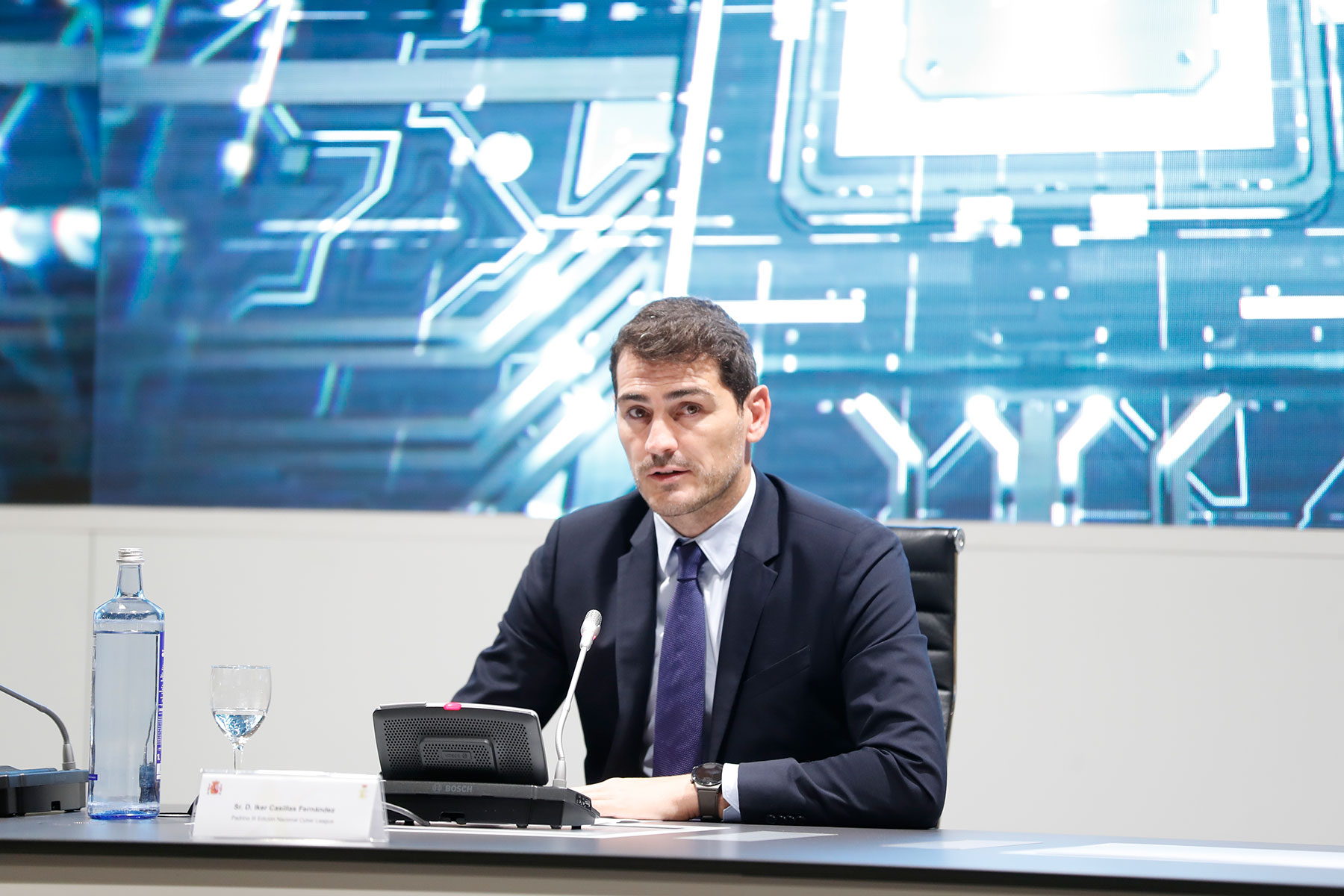 Iker Casillas durante su discurso en la III Liga Nacional de Retos en el Ciberespacio/ Gtres