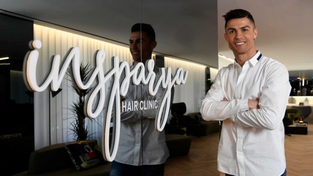 Cristiano Ronaldo, head of his hair transplant clinic / Gtres