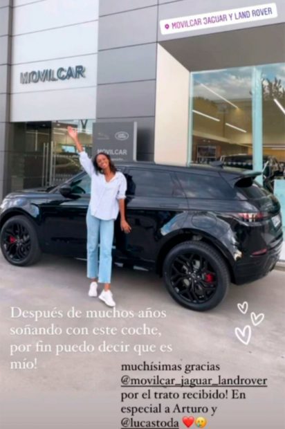 Ana Peleteiro, feliz con su nuevo Range Rover Evoque después de 7 meses de espera / Instagram