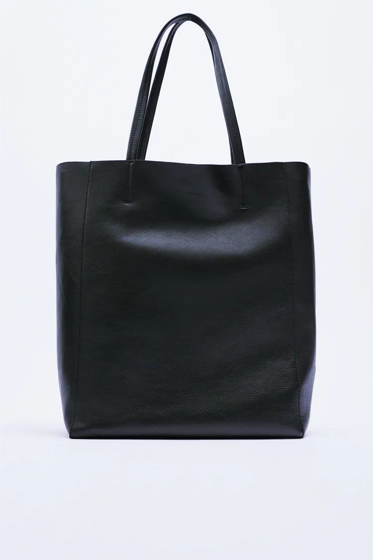 Zara triunfa con este bolso de piel que usarás cada día y que puedes personalizar