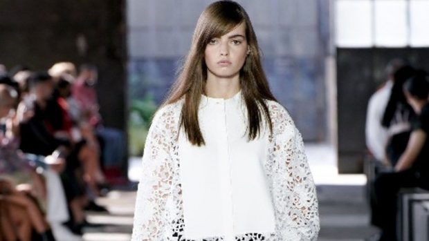 Zara clona la camisa de encaje más bonita de Valentino menos de 50 euros