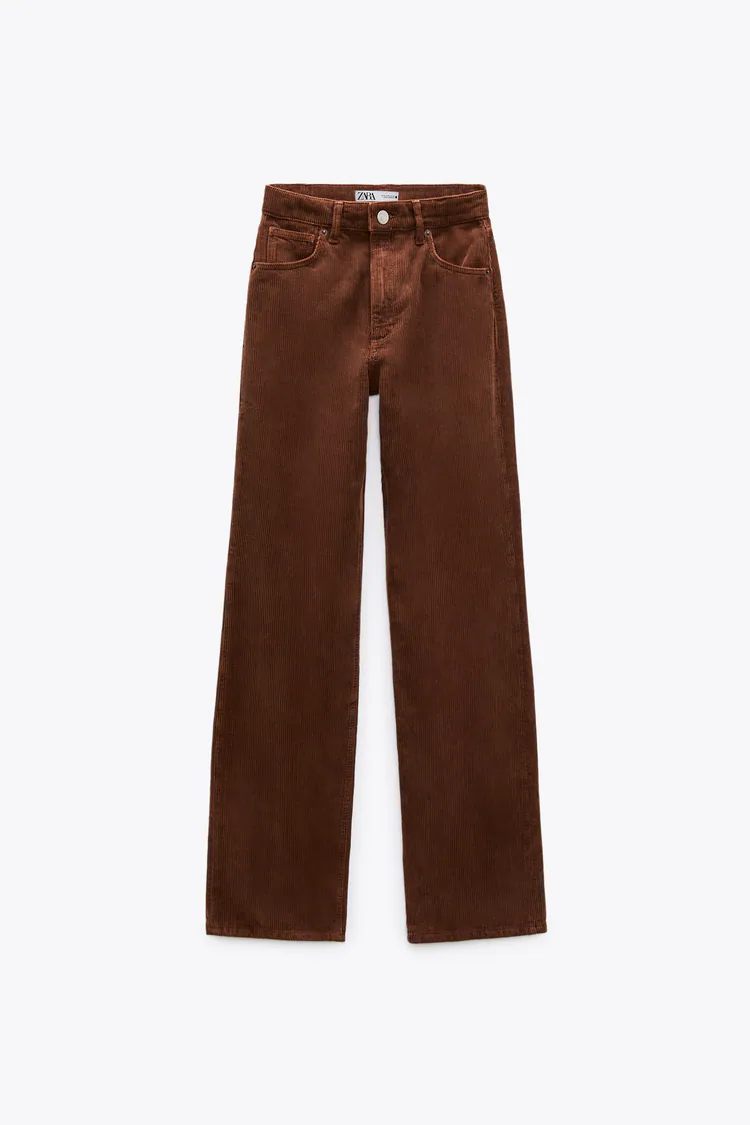 El pantalón agotadísimo de Massimo Dutti está en Zara por la mitad de precio