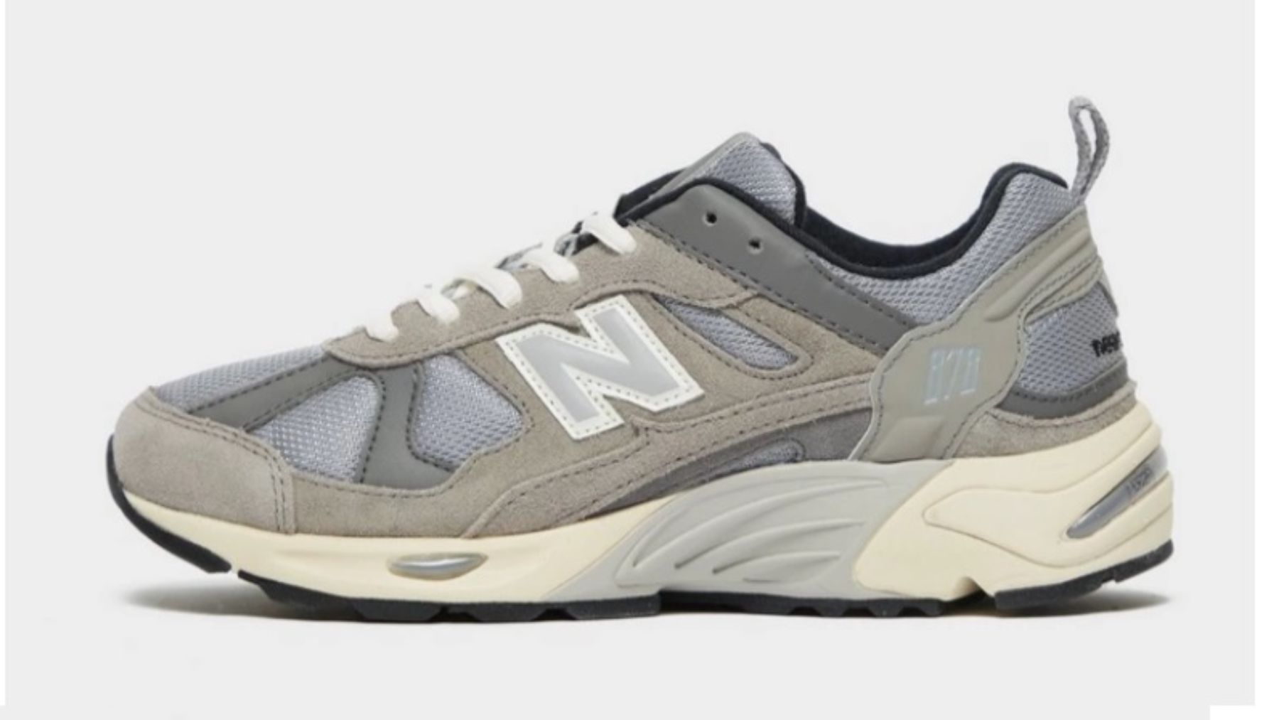 Pull and Bear clona las zapatillas New Balance que más le gustan a