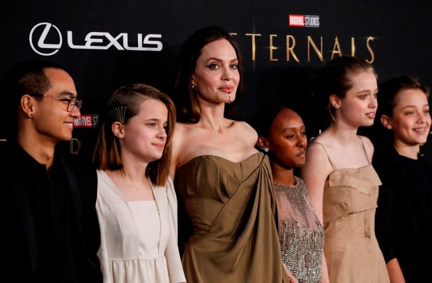 Angelina Jolie, junto a cinco de sus hijos durante el estreno de 'Eternals', la última película de Marvel / Gtres