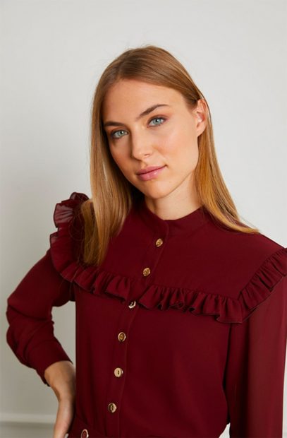 Burgundy blouse from Bimany by La Vecina Rubia./Bimani