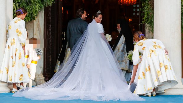 La novia ha llevado un tul XL que caía sobre una tiara./Gtres