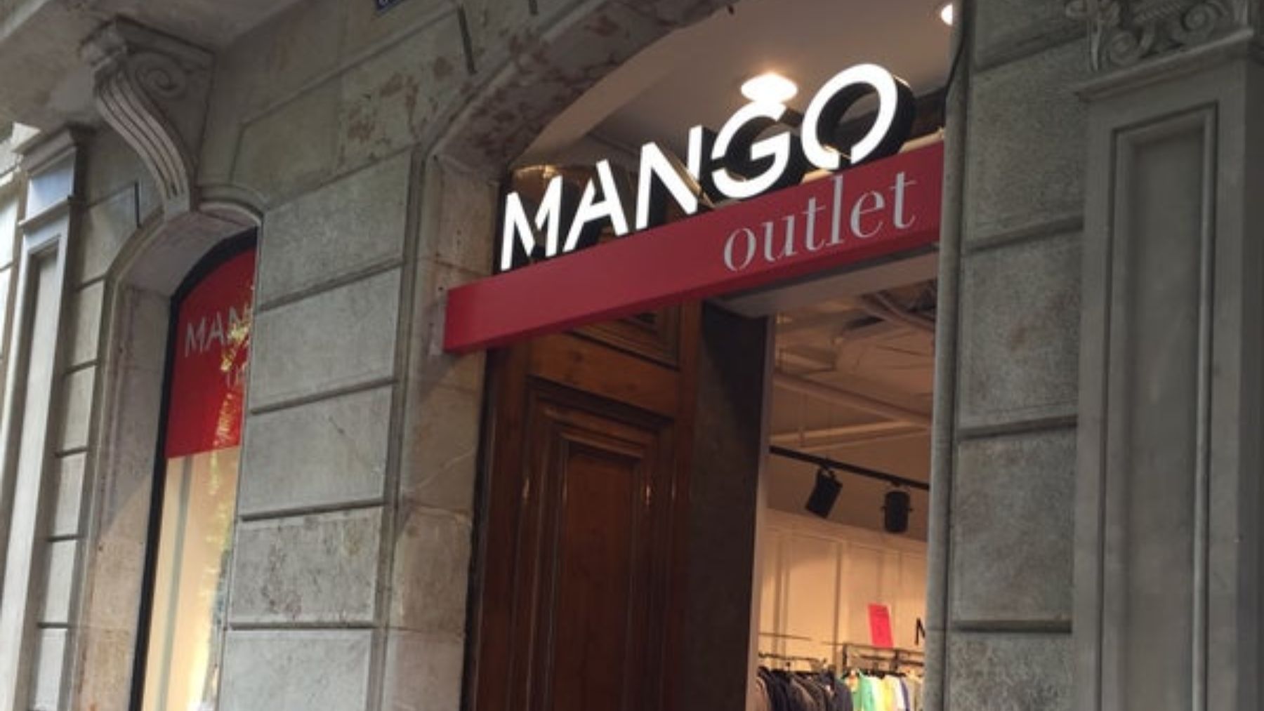 Mango Outlet rebaja su abrigo más vendido