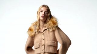 Los jerséis con cuello efecto pelo que te recordará a los años 90 al que se ha rendido Inditex