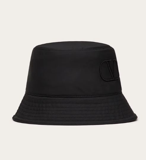 El bucket hat, la moda a la que nadie se puede resistir desde Valentino a Bershka
