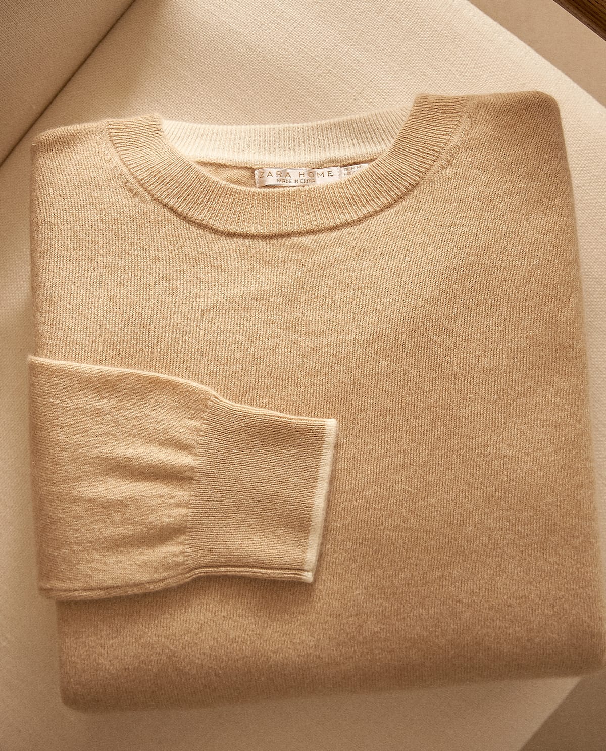 Zara Home has the sweater you needed for this winter, to be at home comfortably or leave the marking style is possible