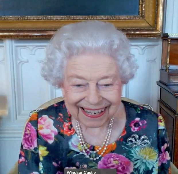 La Reina Isabel en una videollamada / Gtres